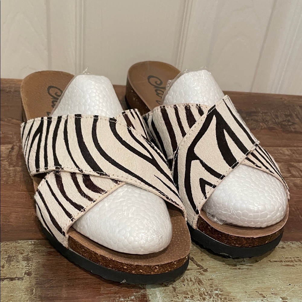 Clarks Women's Striped Sandals - Black and White